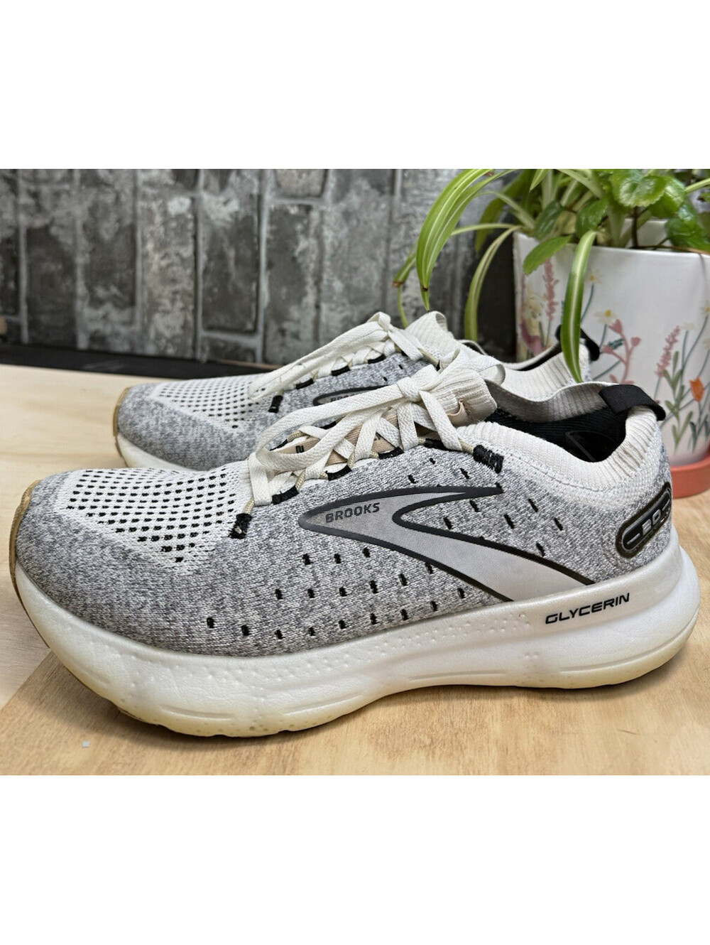 Brooks Glycerin StealthFit 20 Men's Gray/White Low Top Lace-Up Mesh Sneaker